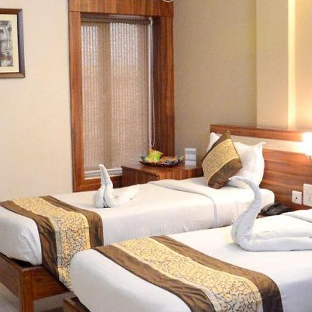 Hotel Eden Roc Bhubaneswar Esterno foto