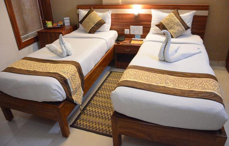 Hotel Eden Roc Bhubaneswar Esterno foto